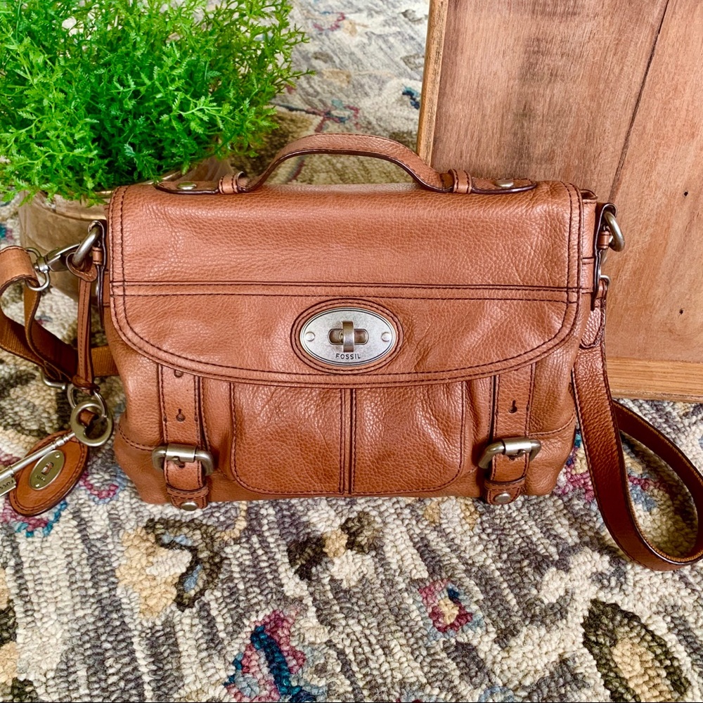 ✨Vintage Fossil Maddox messenger bag.